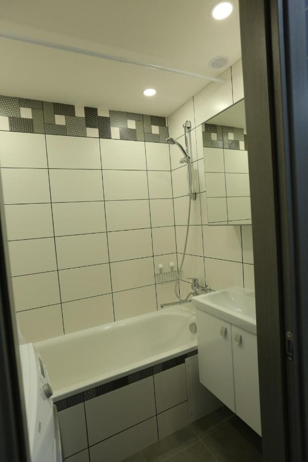 Comfy 2 Room Apartment - Free Parking - 350Mbps Wifi - Netflix Kowno Zewnętrze zdjęcie